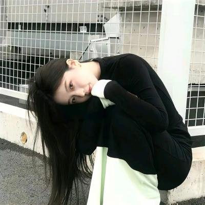 看她轻轻的飞起